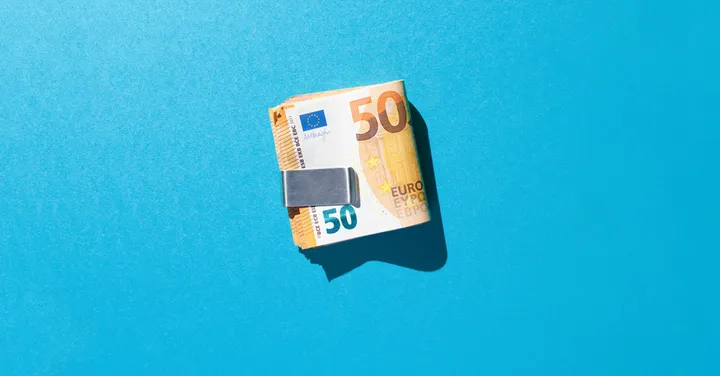 Geld mit Geldklammer - Vor der Rezession von Jan U. Holsten enomyc