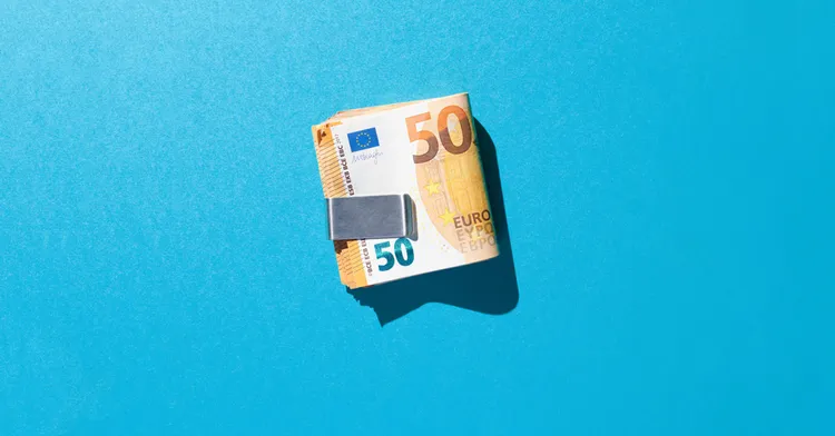 Geld mit Geldklammer - Vor der Rezession von Jan U. Holsten enomyc