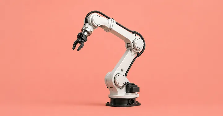 Industrieroboterarm vor neutralem Hintergrund als Symbol für Automatisierung, Standorteffizienz und Produktionsnetzwerk-Optimierung.