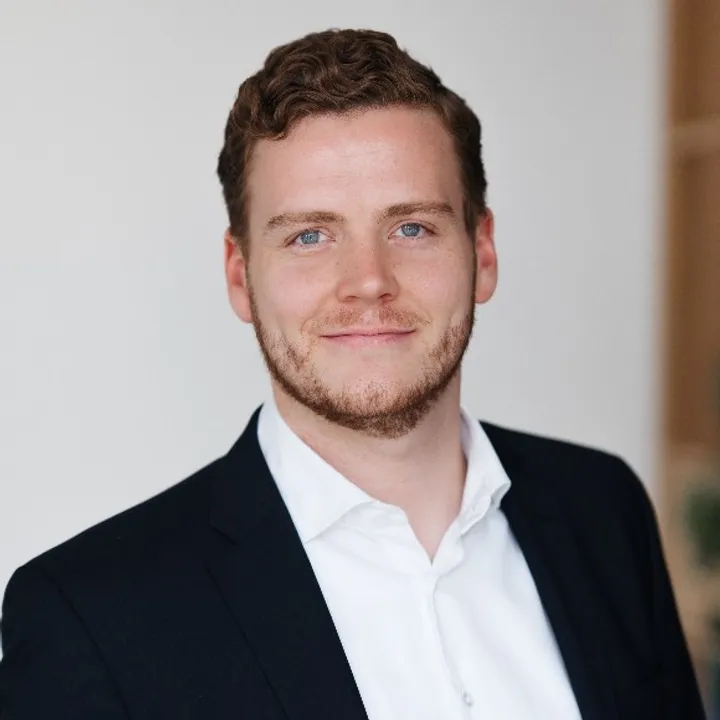 Portrait von Tom Hammer, Senior Consultant, Strategy bei enomyc