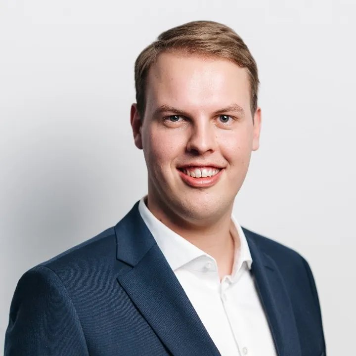 Portrait von Jannis Krüger, Senior Consultant, Finance bei enomyc