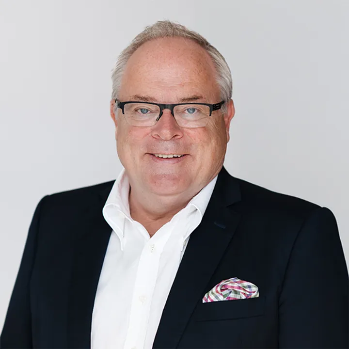Portrait von Uwe Köstens, Gründer und Managing Partner bei enomyc