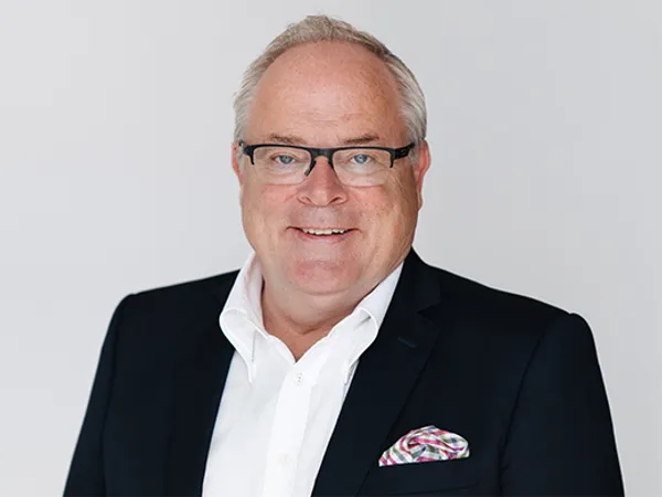 Portrait von Uwe Köstens, Gründer und Managing Partner bei enomyc