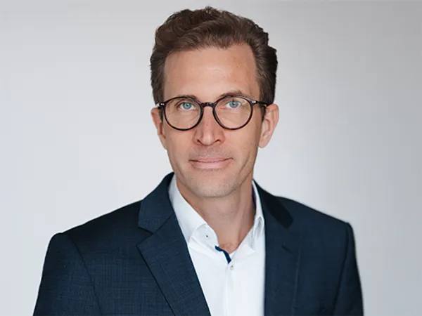 Portrait von Dr. Tim Bauer, Partner, Head of M&A und Standortleiter Stuttgart bei enomyc