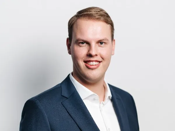 Portrait von Jannis Krüger, Senior Consultant, Finance bei enomyc
